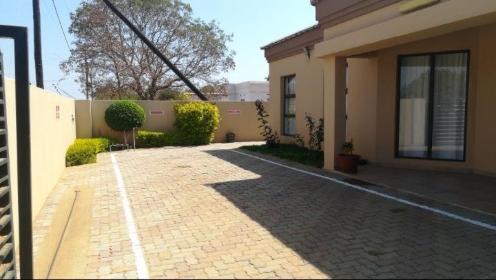 Styled Bed And Breakfast Palapye Екстер'єр фото