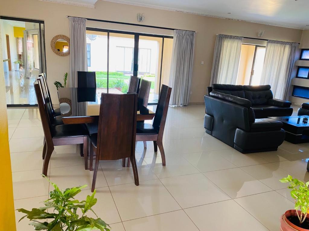 Styled Bed And Breakfast Palapye Екстер'єр фото